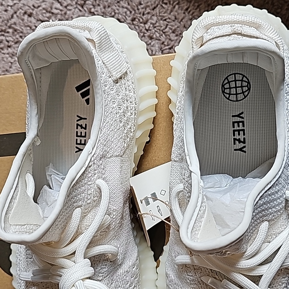 *** SOLD*** Yeezy Boost  350 V2 - Picture 3 of 3